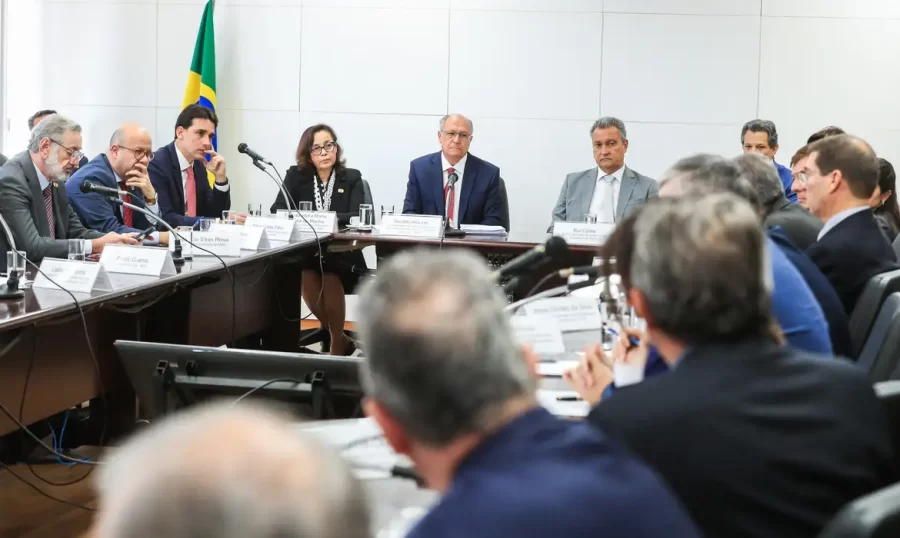 Governo busca negociação com EUA e pede apoio de empresários