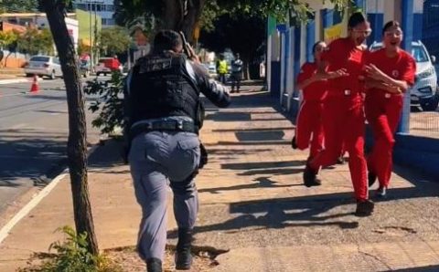 Força Tática simula ocorrência de ataque em escola militar de Cuiabá