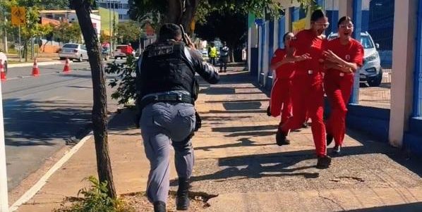 Força Tática simula ocorrência de ataque em escola militar de Cuiabá