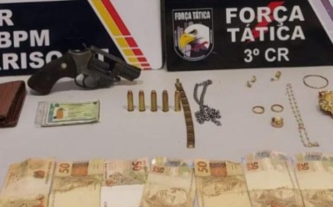 Força Tática prende quatro faccionados e liberta vítima de sequestro e tortura em residência