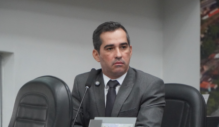 Colegas criticam e vereador retira PL que proibiria flanelinhas no Centro de Cuiabá