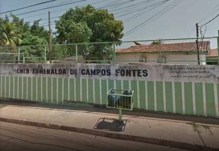 Alunos estudam em salas improvisadas de igreja enquanto escola passa por reforma
