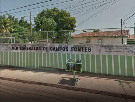 Alunos estudam em salas improvisadas de igreja enquanto escola passa por reforma