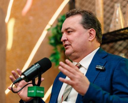 Max critica acordo de Edna com Governo e diz que petista peca por inexperiência