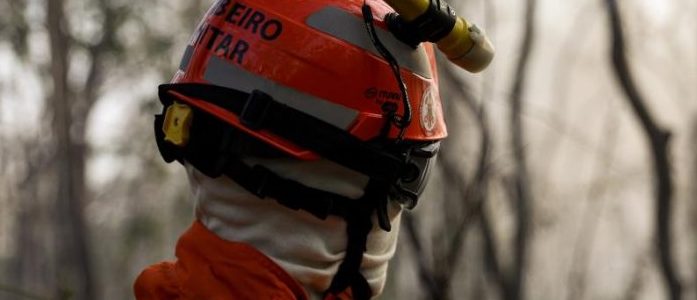 Bombeiros extinguem dois incêndios florestais e combatem outros dois nesta terça-feira (5)