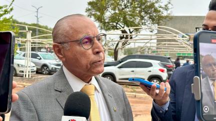 Júlio crava nome do irmão ao Estado e cita direita fortalecida