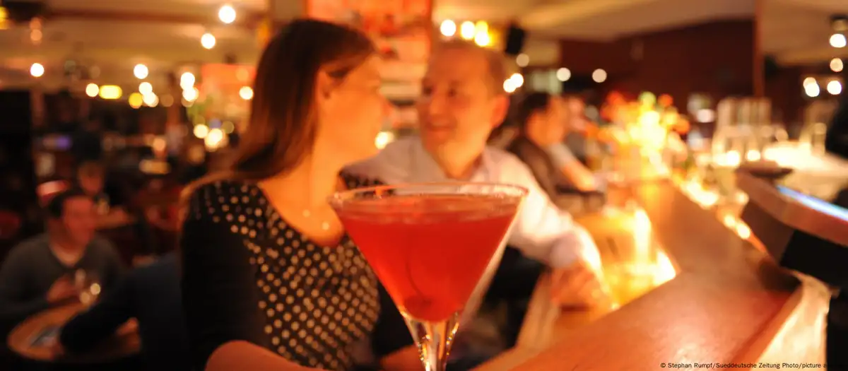 CIÊNCIA:  Tatuagem removível detecta droga na bebida em 1 segundo