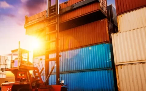 Tarifa dos EUA bloqueia exportação de madeira de Mato Grosso e gera crise no setor de pisos maciços