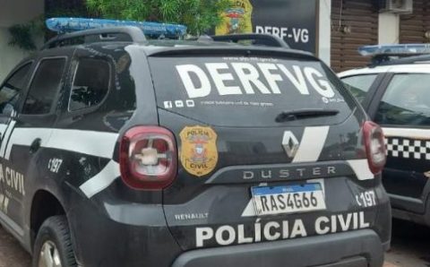 Polícia Civil apreende drogas e celular roubado que estava sendo usado para aplicar golpes