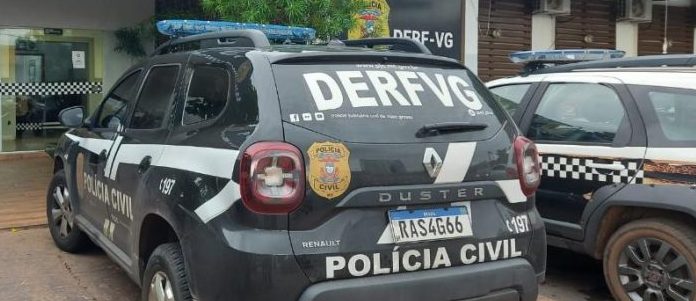 Polícia Civil apreende drogas e celular roubado que estava sendo usado para aplicar golpes