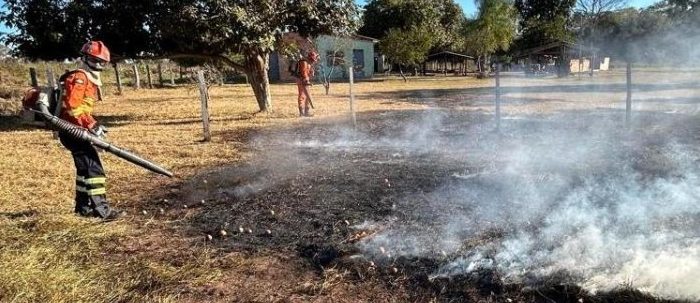 Bombeiros aplicam R$ 25 milhões em multas e fazem 5 prisões por uso irregular do fogo