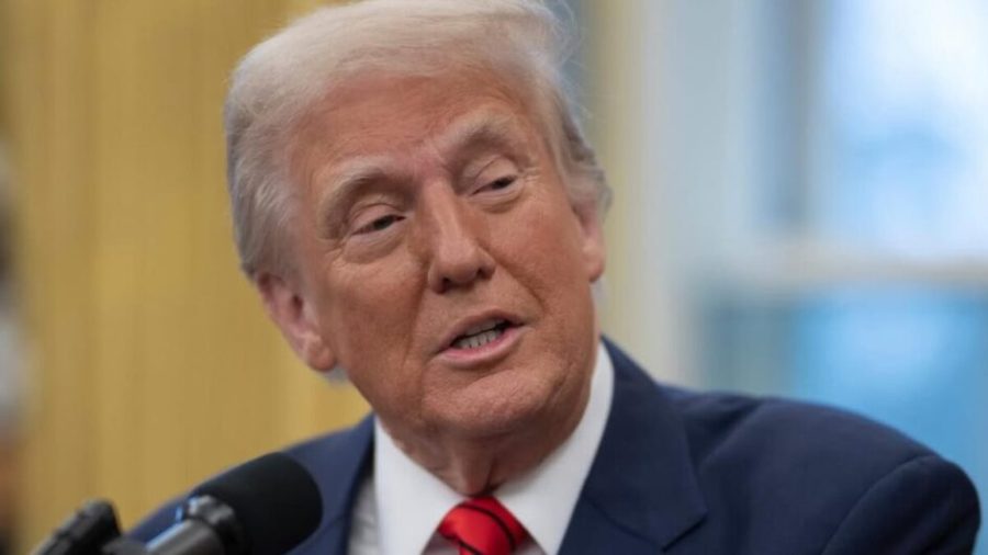 Trump volta a criticar Moraes e Lula por suposta perseguição a Bolsonaro em novo relatório, diz jornal