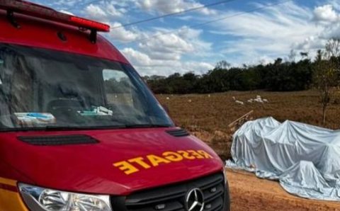 Corpo de Bombeiros atende ocorrência de tombamento de caminhão-tanque na MT-419