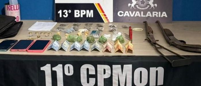 Cavalaria da PM prende três faccionados com 49 porções de entorpecentes, armas e munições