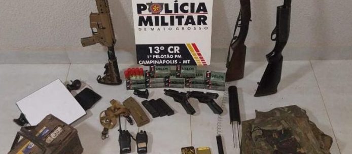 Polícia Militar prende faccionados com fuzil, espingarda, pistolas e mais de 300 munições