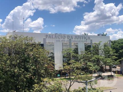 Técnico Judiciário foragido tem ‘penduricalhos’ que elevam salário a R$ 36 mil