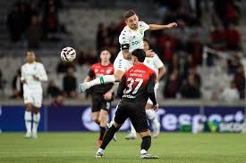 Em final eletrizante, Athletico-PR marca nos acréscimos, cede empate ao Cuiabá e amplia jejum na Série B