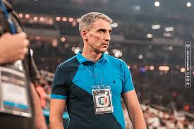 Santos encaminha contratação de Vojvoda