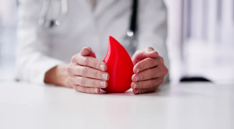 Cuidadores de hemofílicos sofrem com aplicação de remédio em casa