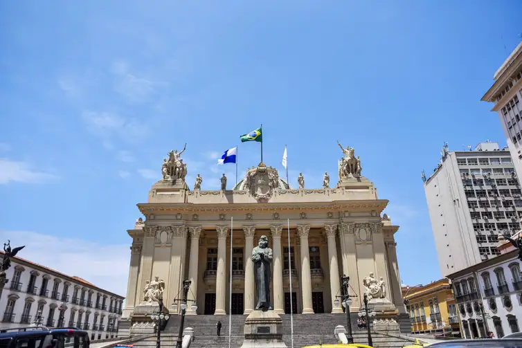 Exposição no Palácio Tiradentes celebra os 75 anos do Maracanã