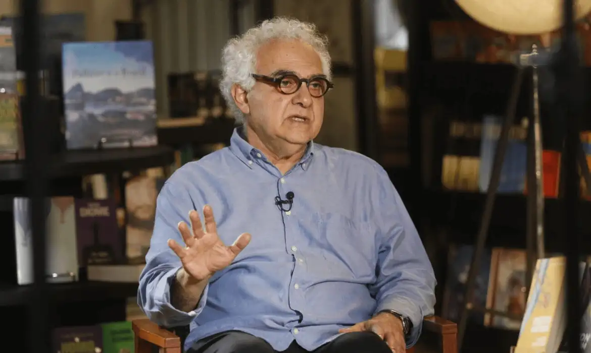 Novo imortal da ABL é o entrevistado do Trilha de Letras