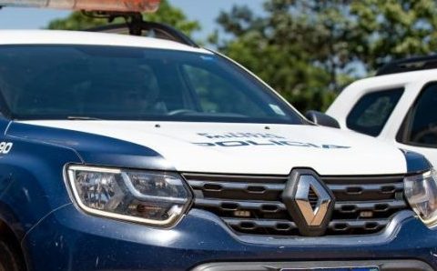 Polícia Militar prende homem suspeito de agredir e ameaçar a própria mãe de morte com uma faca