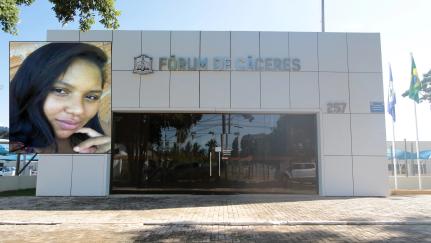 Réu por matar esposa com tiro de espingarda é interrogado