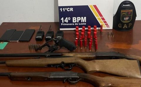 PM prende três homens com espingardas, revólver e munições em Primavera do Leste