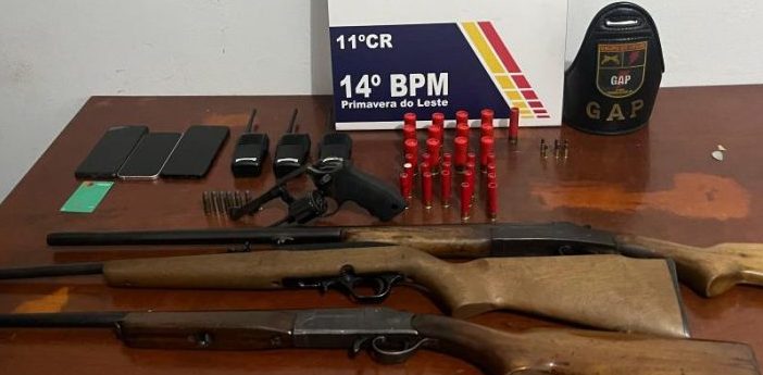 PM prende três homens com espingardas, revólver e munições em Primavera do Leste