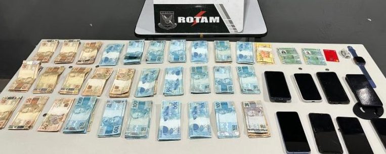 Rotam prende faccionada e recupera veículo e dinheiro roubados de loja de automóveis