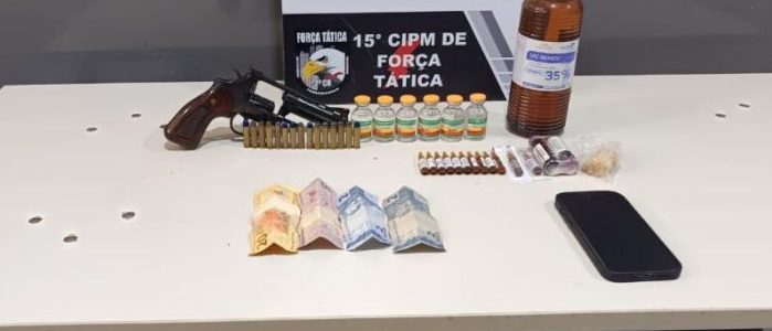 Força Tática prende homem com arma de fogo e produtos ilícitos para preparo de drogas