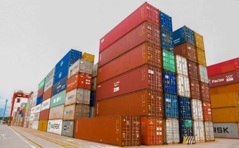 Balança comercial tem saldo positivo de US$ 6,1 bi em agosto