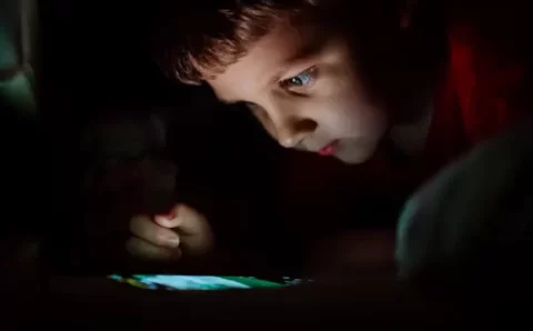 Os riscos da adultização de crianças e adolescentes