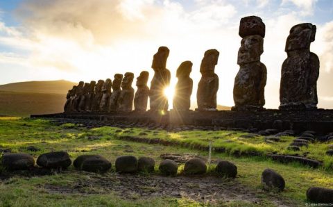 Ciência:  ESCULTURAS GIGANTES:   Moais da Ilha de Páscoa podem sumir no mar até 2080