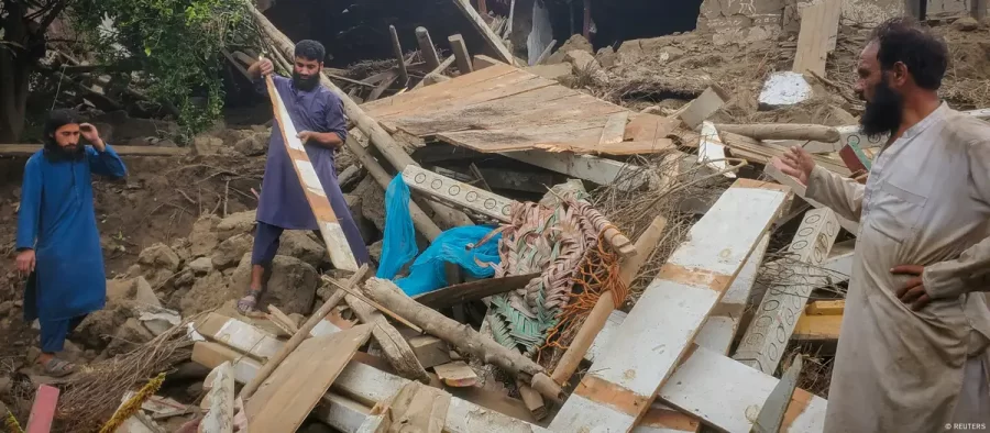 Terremoto deixa mais de 800 mortos no Afeganistão