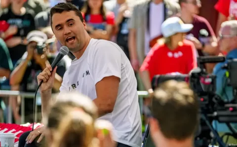 Influenciador de direita aliado de Trump é morto nos EUA