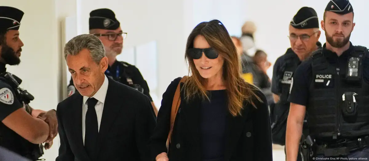 Sarkozy é condenado a cinco anos de prisão na França