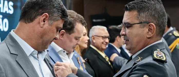 Mais de 200 autoridades são homenageadas com Medalha de 190 Anos da Polícia Militar