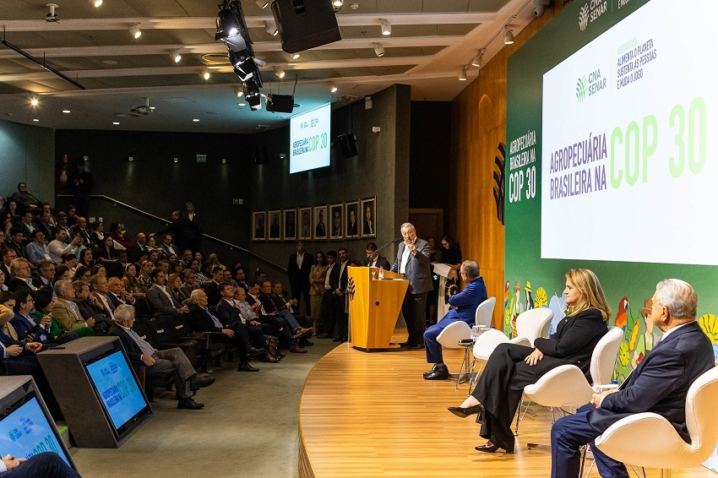 Presidente da CNA entrega posicionamento para COP 30