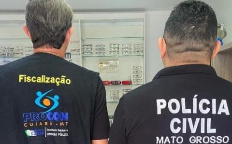 Polícia Civil e Procon fiscalizam consultórios oftalmológicos suspeitos de atuação irregular em Cuiabá