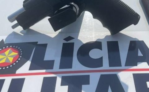Polícia Militar aprende arma de fogo, munições e dupla suspeita por tentativa de homicídio