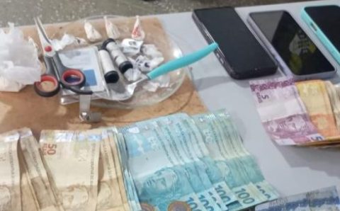 A Polícia Civil prende dois por tráfico em Santo Antônio do Leverger