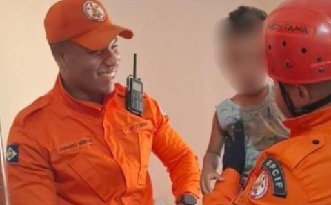 Bombeiros resgatam criança de dois anos que ficou presa em quarto