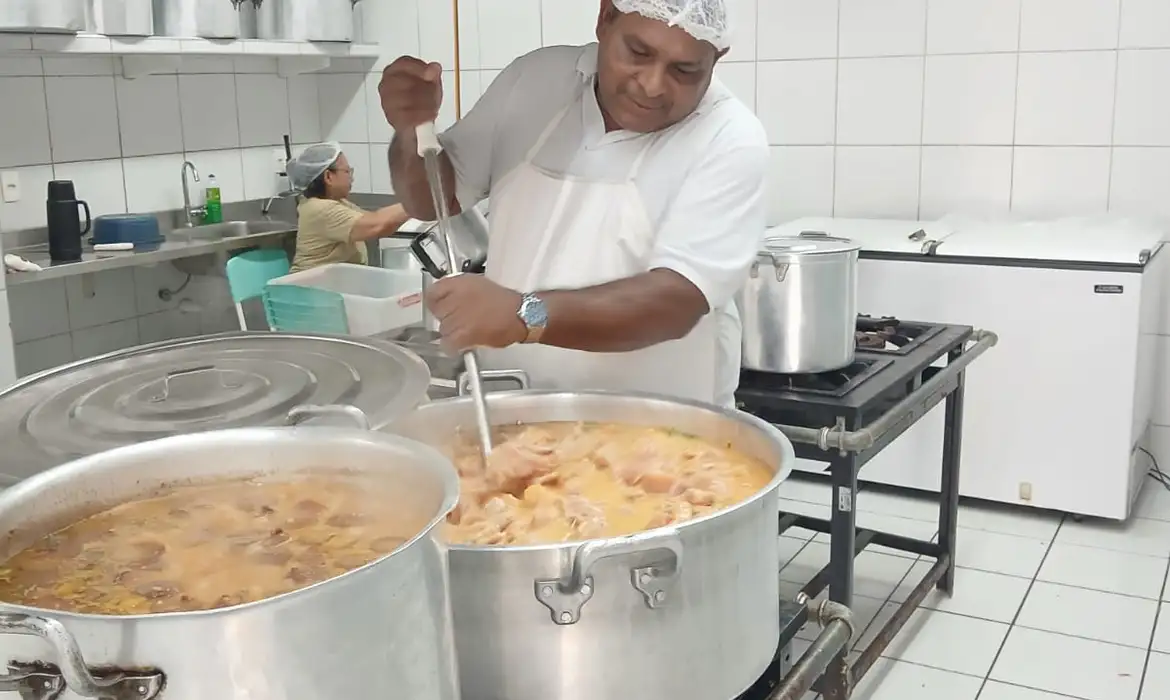 Brasil é referência na alimentação escolar, diz especialista