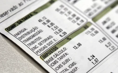 Aneel reduz bandeira para vermelha 1 na conta de luz em outubro