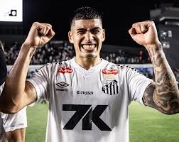 Frías vê Santos mais confiante após vitória e acredita em volta por cima