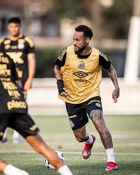 Neymar vai a campo, e Santos treina em dois períodos em meio à data Fifa