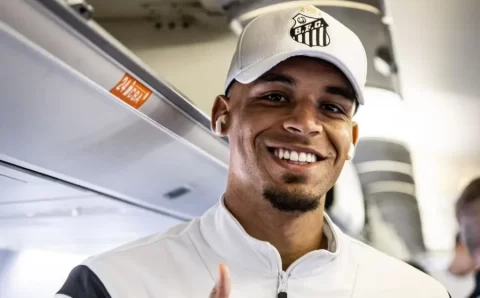 Novos reforços do Santos viajam para duelo contra o Atlético-MG