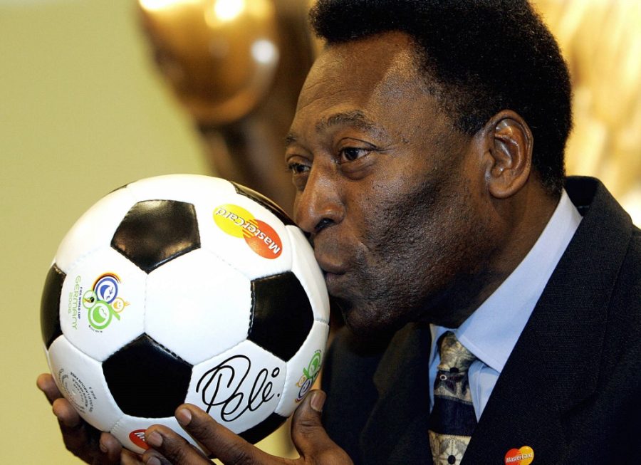 Ídolo do Santos e da Seleção, Pelé completaria 85 anos nesta quinta-feira