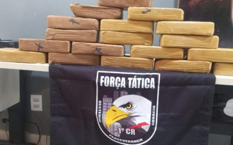 Força Tática da PM e PRF apreendem 19 tabletes de pasta base de cocaína em Várzea Grande